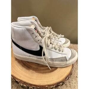 Nike Blazer Mid '77 Women's 7 White Black Sneakers With Box CZ1055-100